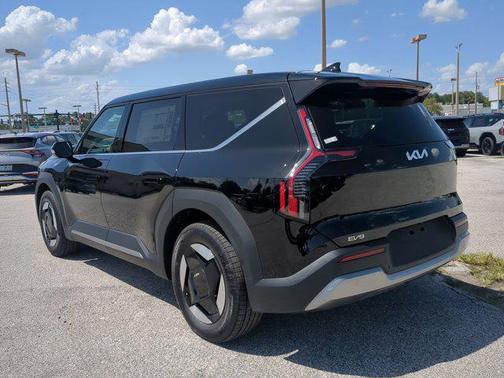 2026 Kia EV9 Light Short Range