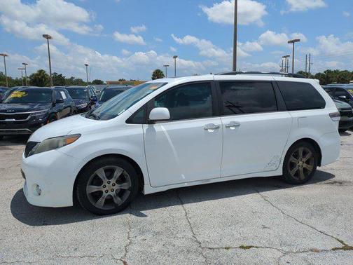 2013 Toyota Sienna SE