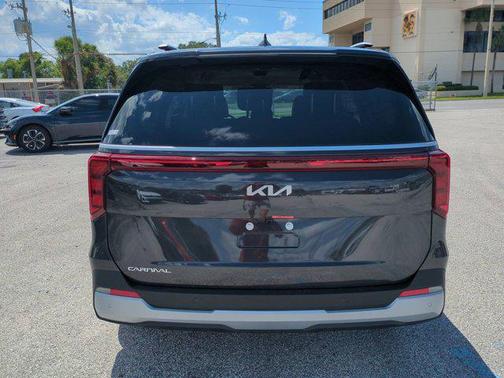 2025 Kia Carnival EX
