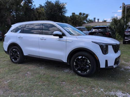 Glacial White Pearl 2026 Kia Sorento S