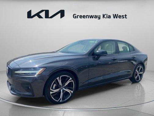 2024 Volvo S60 B5 Plus Dark Theme