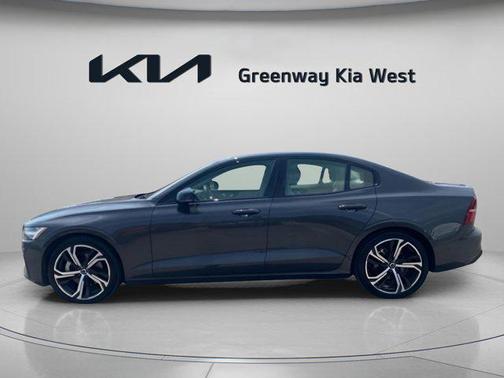 2024 Volvo S60 B5 Plus Dark Theme