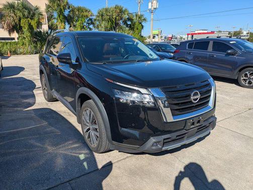 2022 Nissan Pathfinder Platinum 2WD