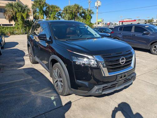 2022 Nissan Pathfinder Platinum 2WD