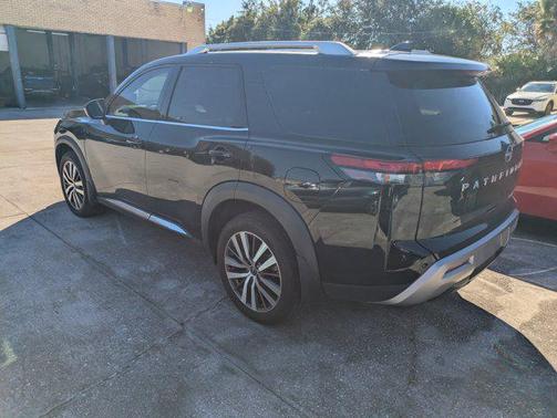 2022 Nissan Pathfinder Platinum 2WD