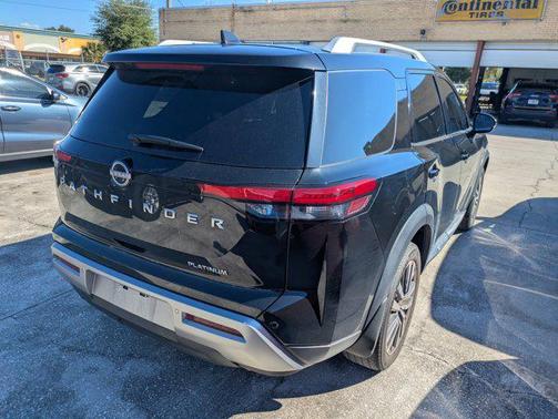 2022 Nissan Pathfinder Platinum 2WD