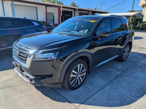 2022 Nissan Pathfinder Platinum 2WD