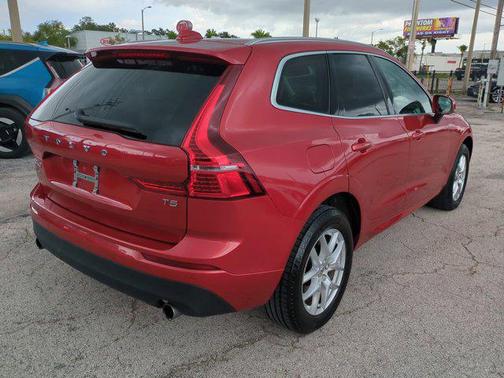 2020 Volvo XC60 T5 Momentum