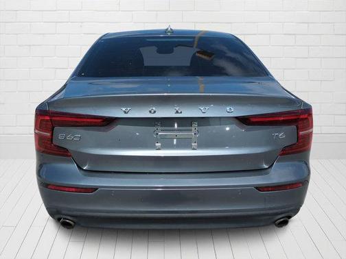 2020 Volvo S60 T6 Momentum