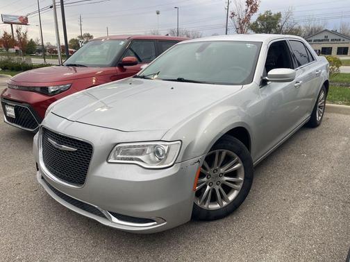 2019 Chrysler 300 Touring
