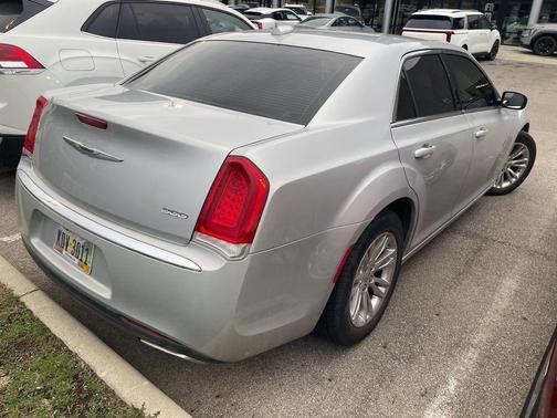 2019 Chrysler 300 Touring