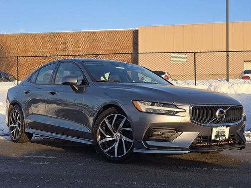2019 Volvo S60 T6 Momentum