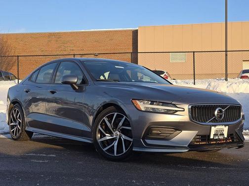 2019 Volvo S60 T6 Momentum