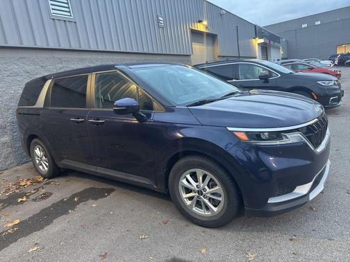 2023 Kia Carnival LX
