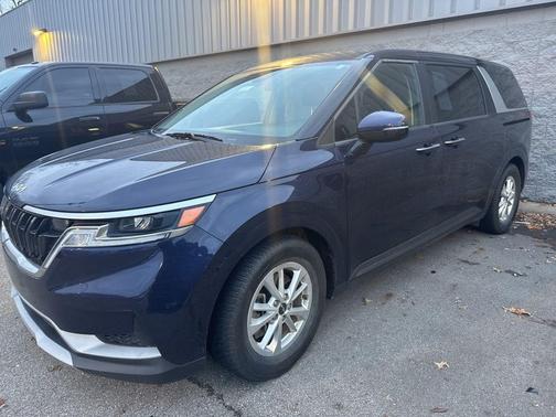 2023 Kia Carnival LX