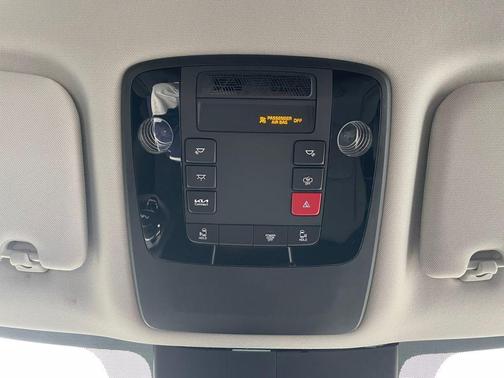 2025 Kia Carnival LX