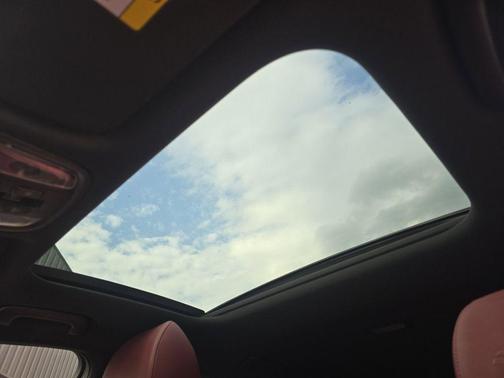 Snow White Pearl 2023 Kia Stinger GT-Line