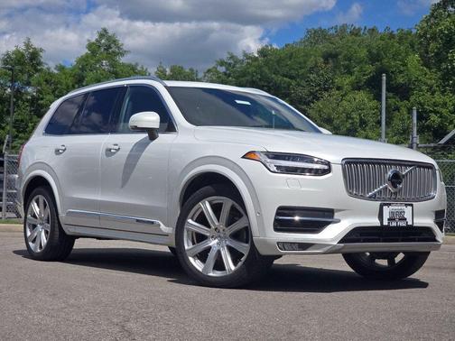 Crystal White Pearl 2017 Volvo XC90 T6 Inscription