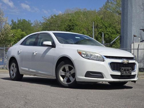 Summit White 2015 Chevrolet Malibu 1LT