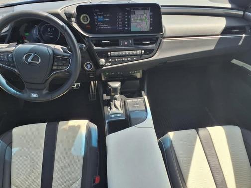 2022 Lexus ES 300h 300H