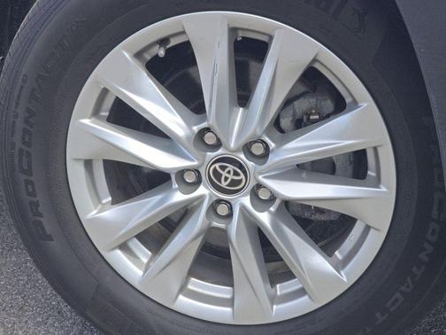 Silver 2022 Toyota Corolla Cross LE