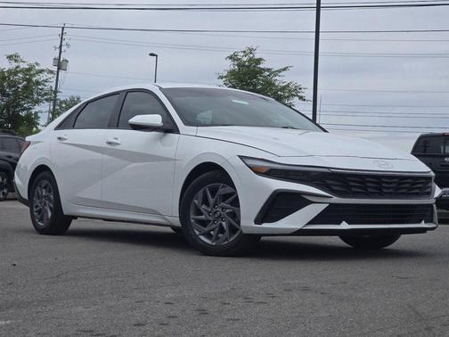 White 2024 Hyundai ELANTRA SEL