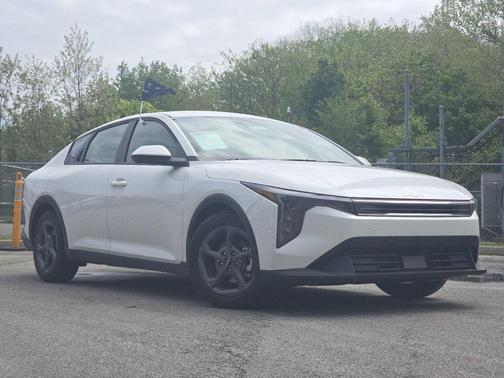 Snow White Pearl 2025 Kia K4