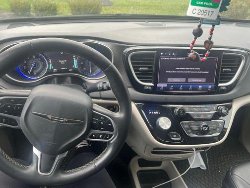 2022 Chrysler Pacifica Touring-L