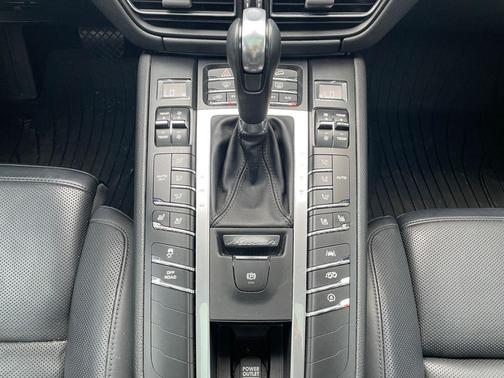 2021 Porsche Macan S
