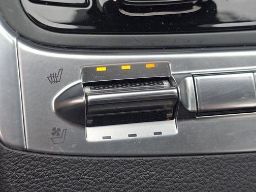 Ivory Silver 2025 Kia Carnival SX