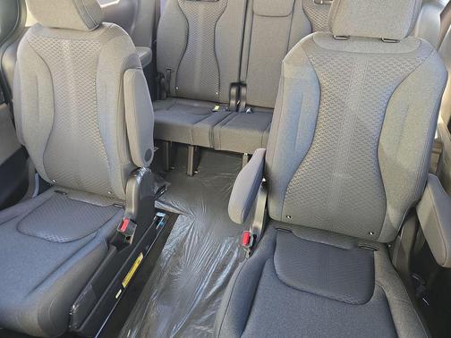 2026 Kia Carnival LX