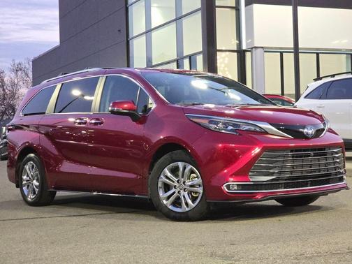 2024 Toyota Sienna Platinum 7 Passenger