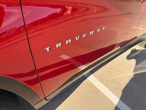 2023 Chevrolet Traverse LT Cloth