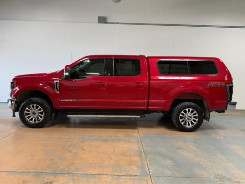 Rapid Red Metallic Tinted Clearcoat 2022 Ford F-350 Lariat Super Duty