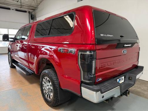 Rapid Red Metallic Tinted Clearcoat 2022 Ford F-350 Lariat Super Duty