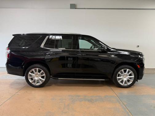 Black 2022 Chevrolet Tahoe High Country