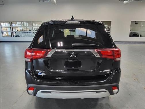 Photo 5 of 26 of 2019 Mitsubishi Outlander SE