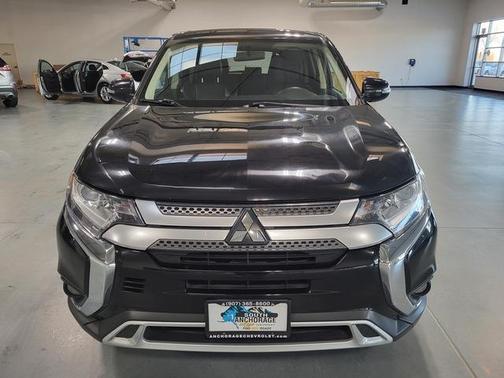 Photo 2 of 26 of 2019 Mitsubishi Outlander SE