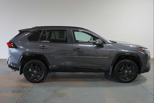 2025 Toyota RAV4 Hybrid SE
