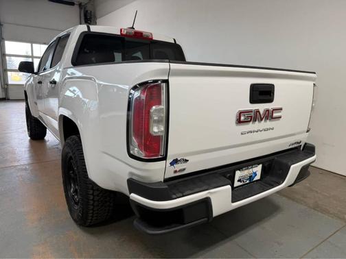 White 2022 GMC Canyon AT4