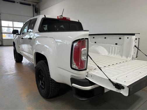 White 2022 GMC Canyon AT4