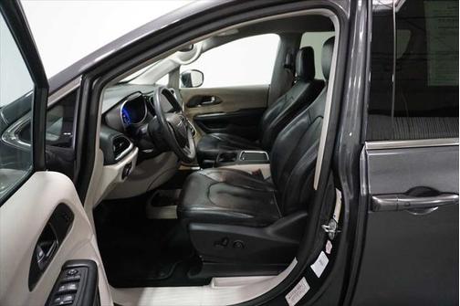 2022 Chrysler Pacifica Touring-L