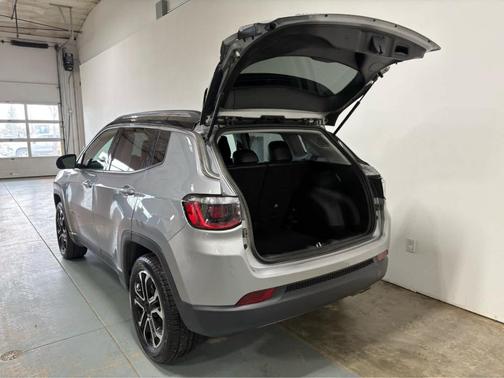 Billet Silver Metallic Clearcoat 2022 Jeep Compass Limited