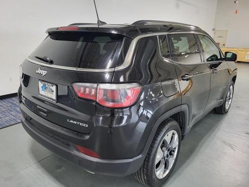 Photo 4 of 25 of 2020 Jeep Compass Limited