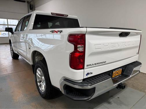 Summit White 2025 Chevrolet Silverado 1500 LT