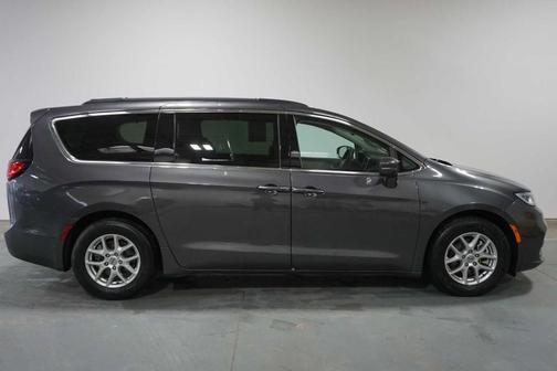 2022 Chrysler Pacifica Touring-L