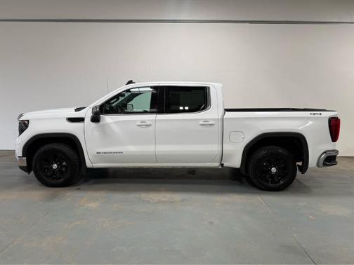 White 2023 GMC Sierra 1500 SLE
