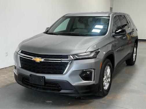 Sterling Gray Metallic 2023 Chevrolet Traverse LS
