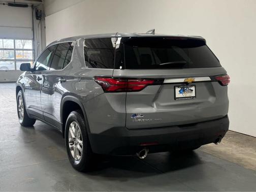 Sterling Gray Metallic 2023 Chevrolet Traverse LS