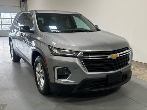 Sterling Gray Metallic 2023 Chevrolet Traverse LS